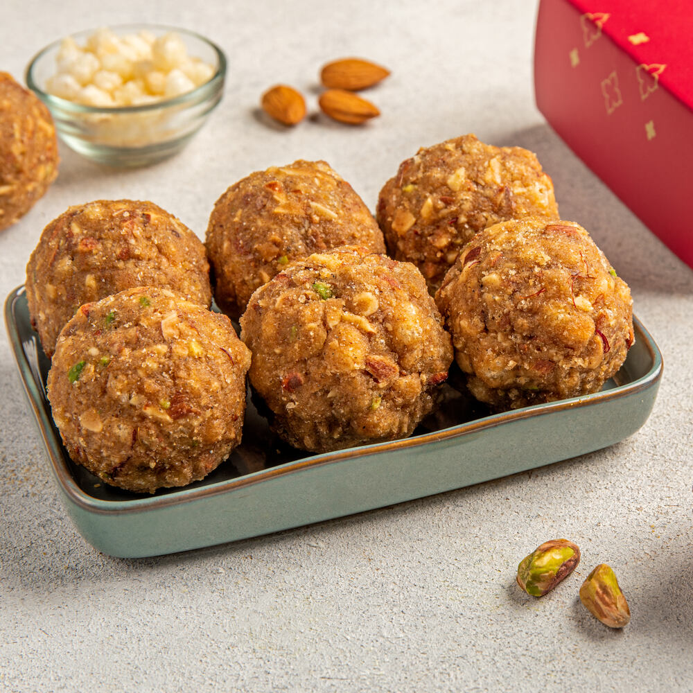 Beautifully crafted Gond laddus sitting on a tray.